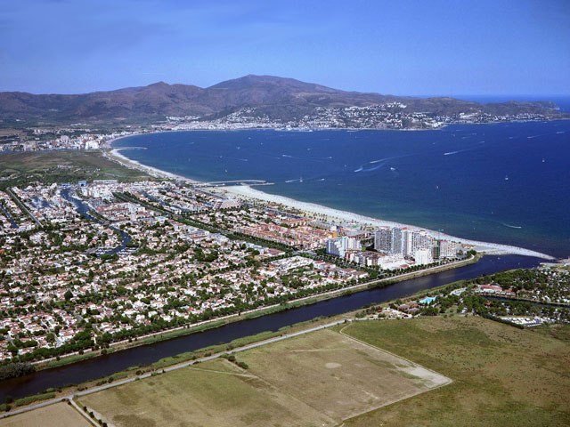 Costa city. Эмпуриабрава. Empuriabrava. Hipica Pot Empuriabrava.