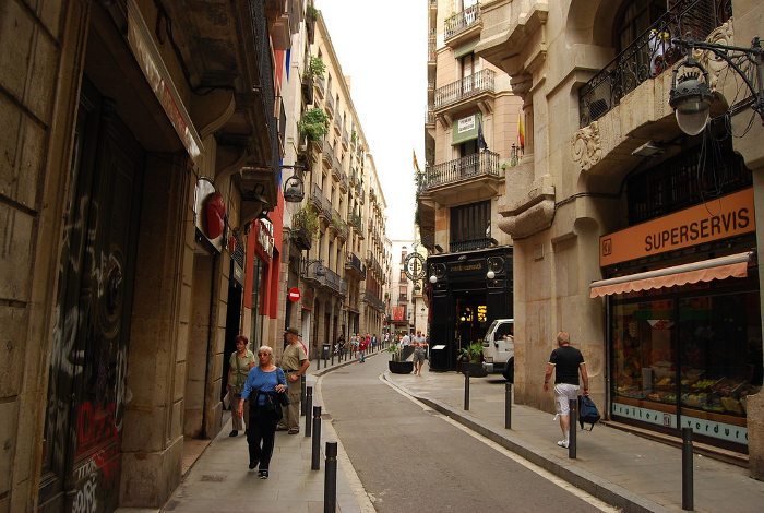 Шоппинг в Барселоне на улице Avinyó